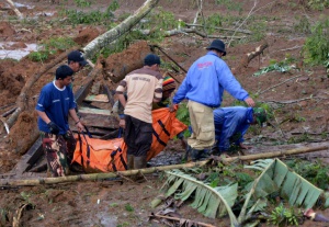 Наводнения в Индонезия отнеха живота на 40 души