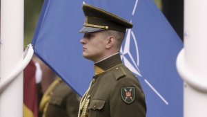 Литва връща за постоянно задължителната военна служба