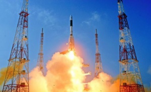 Индия пусна ракета-носител с рекордно количество спътници