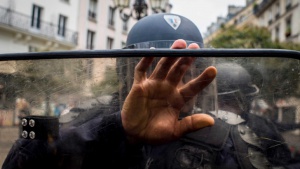 Арестуваха превантивно стотици демонстриращи в Париж