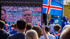 Емоционалният исландски коментатор загуби работата си като помощник треньор