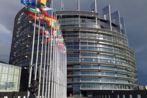 Европарламентът иска от Лондон незабавно да започне процедура по напускане