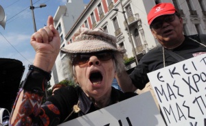Шок за гръцките пенсионери - с 40% по-ниски пенсии от днес