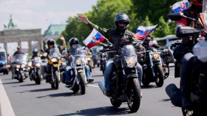 Меле между привърженици и противници на „Вълците на Путин” край Бургас