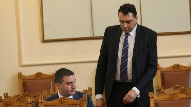 Депутатите решиха окончателно държавата да заборчнее с нови 1,2 млрд. лева