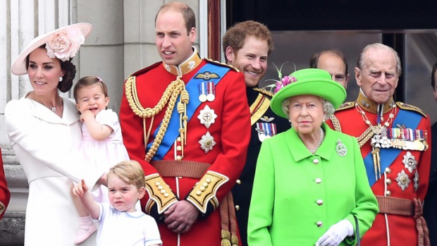 Великобритания празнува рождения ден на кралица Елизабет II