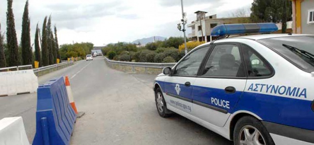 Арестуваха българка в Гърция, превозвала имигранти