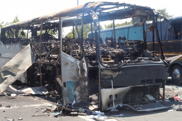 Поне 30 души са загинали, след като се запали пътнически автобус в Китай