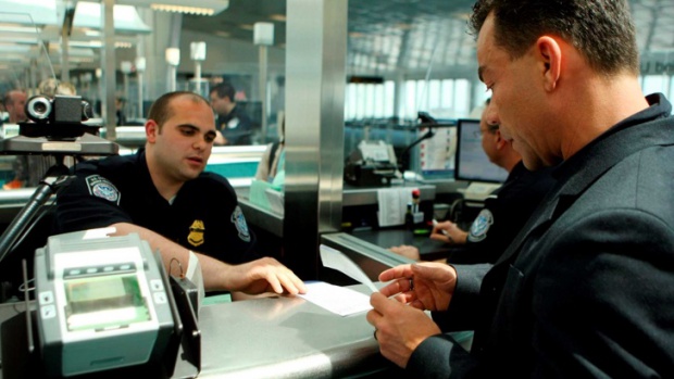 САЩ обмислят нови мерки за сигурност за пътуващите чужденци