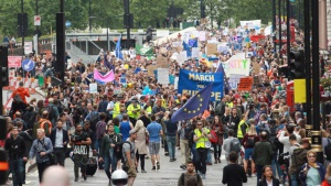 Повече от 40 000 британци на протест в Лондон, искат ЕС