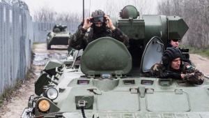 Унгария подсилва границата си със Сърбия, за да се бори с мигрантите