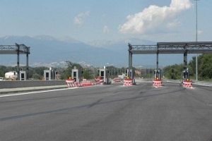 Пътуващите до Солун с кола от днес плащат 2.40 евро магистрална такса