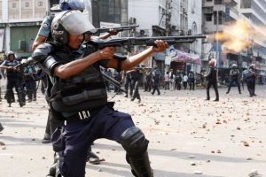 Терорът в Бангладеш продължава! Атентат окървави най-голямата религиозна служба