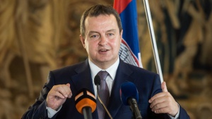 Сръбският външен министър направи импровизирана серенада на албанския премиер