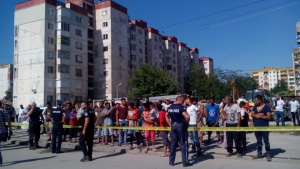 Напрежение в Столипиново след като обявиха, че събарят две незаконни къщи