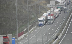 Задържаха български шофьор, превозвал токсични материали в Гърция
