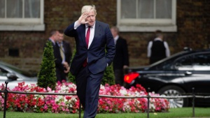 Борис Джонсън е новият външен министър във Великобритания, Филип Хамънд поема финансите