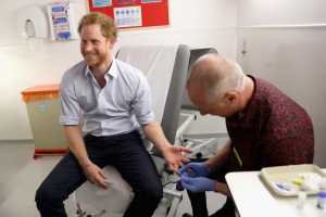 Принц Хари си направи тест за СПИН и публикува видео в социалните мрежи (ВИДЕО)