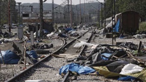 Извънредното положение в Македония заради бежанския поток остава в сила