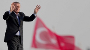 Ердоган търсел трескаво политическо убежище, според някои източници, след като Берлин го отрязал, бяга към Рим