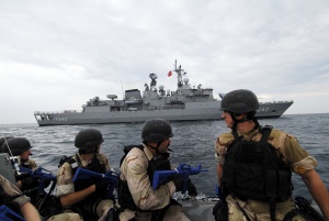 Турска фрегата е пленена от метежници, командирът на флота е заложник