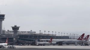 Остават отменени обедните полети за Истанбул