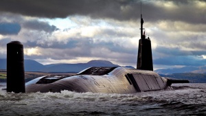 Британска ядрена подводница се сблъска с търговски кораб край Гибралтар