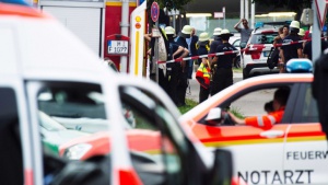 Екипи на спецзвеното GSG9В са изпратени с хеликоптер в Мюнхен, полицията съобщава за „сериозна терористична обстановка“ в града