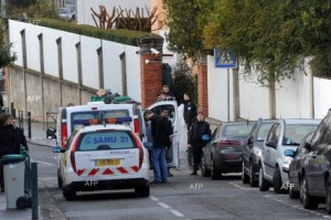 Френската полиция ликвидира похитителите в църквата