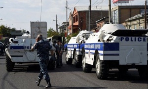 Въоръжената група в Ереван взе още заложници