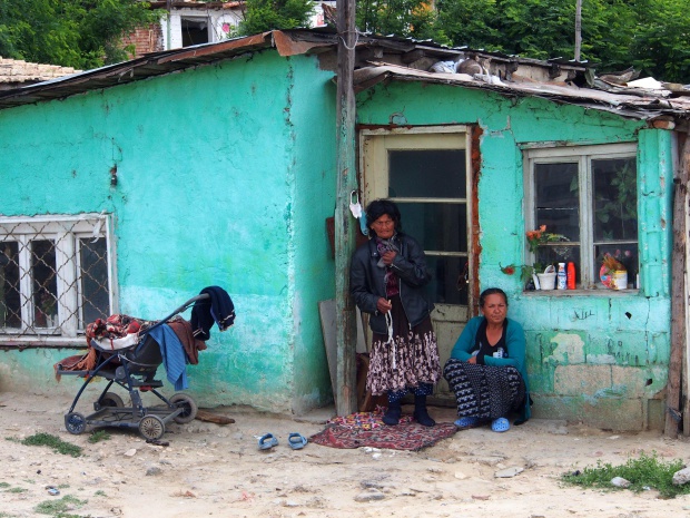 Аз съм българче: Едва един процент от циганетата, започнали 1-ви клас, стигат до 12-ти