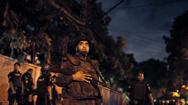 Край на заложническата драма в Бангладеш, 6-ма убити ислямисти и 13 освободени заложници