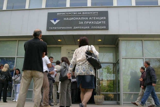 Шефове на фирми дължат 56 млн. лева на НАП