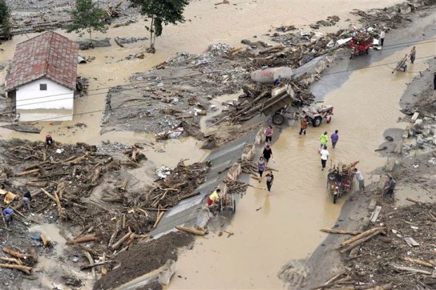 Проливните дъждове в Китай отнеха живота на близо 240 души, други 61 млн. китайци бедстват
