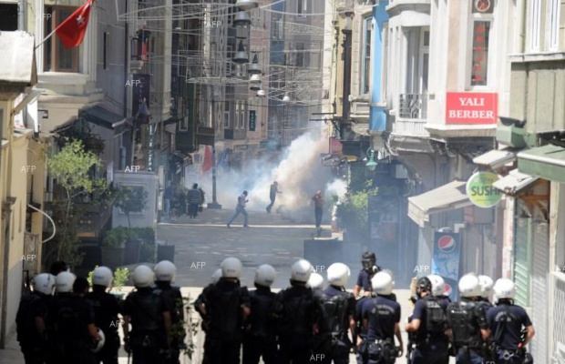 Проправителствени тълпи нападат християнското малцинство в Турция