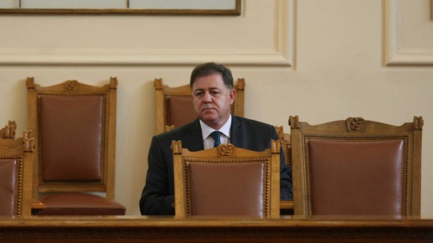 ГЕРБ питат Ненчев остава ли лоялен на правителството, той отговаря: „Добре”