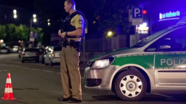 Нова атака в Германия: Самоубиец се взриви, рани 11 души /обновена/