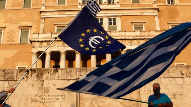 Гърция разхлабва капиталовия контрол, за да върне пари в банките