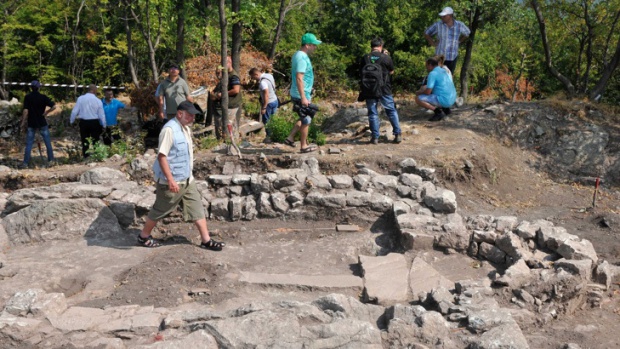 Археолози откриха скален тракийски храм на слънцето в хасковско