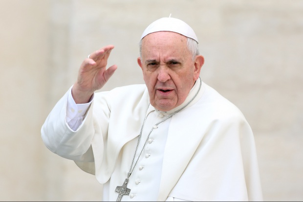 Папа Франциск се моли за починалите в концентрационния лагер Аушвиц