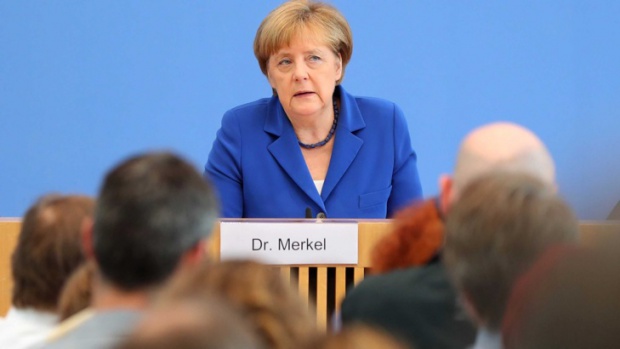 Германците вече не вярват на обещанията на Меркел, че ще се справи с мигрантите