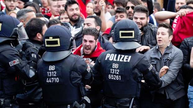 Напрежение в Германия преди днешното шествие в Кьолн в подкрепа на Ердоган