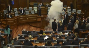 Бомба в парламента в Косово