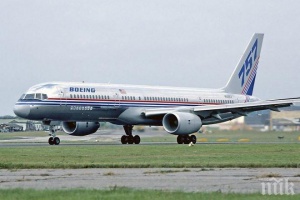 Повреден руски "Боинг" кацна аварийно в Санкт Петербург