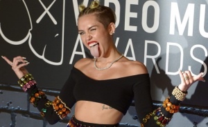 Майли Сайръс ще участва в сериала на Уди Алън