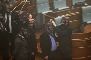 Сълзотворен газ отново в косовския парламент