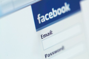 Фейсбук ще пуска принудително реклами