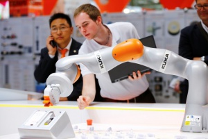 Китайската Midea придобива германски производител на роботи
