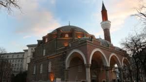Отцепиха района на джамията в София - подробности