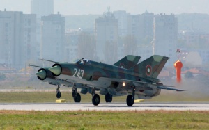 Премиерът иска българските самолети да се ремонтират в България